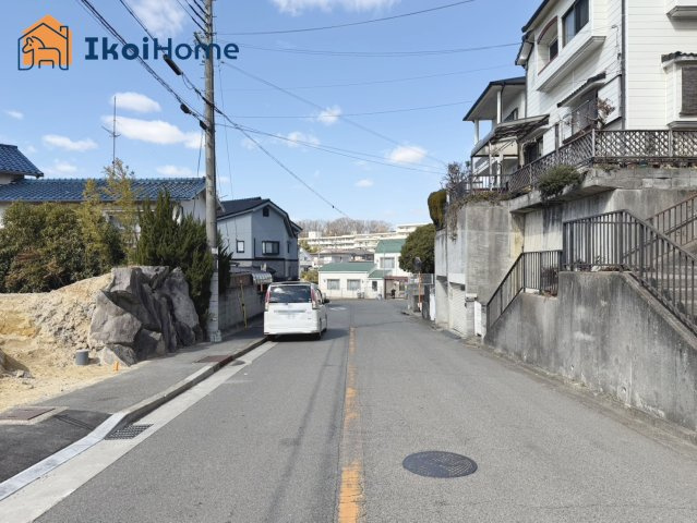 明石市大久保町山手台１丁目 A号地　土地のその他|前面道路は7.9ｍ幅で広々しています。駐車がし易く、車の対面のすれ違いも楽にできます。
