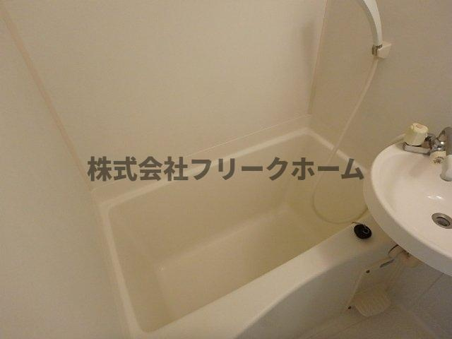 小金井市東町４丁目のアパートの浴室