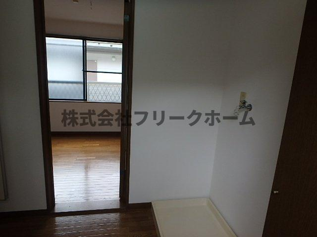 小金井市東町４丁目のアパートの居間・リビング