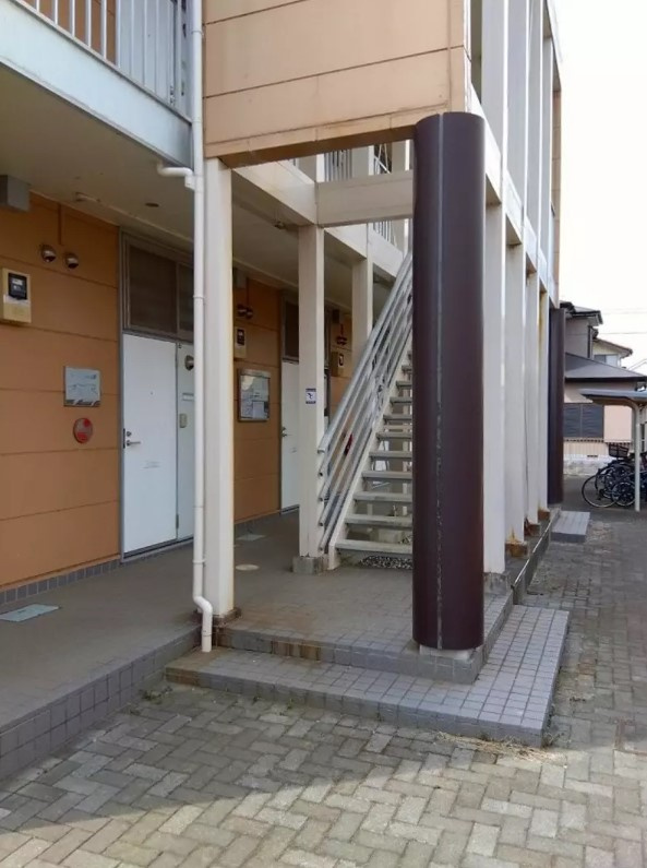 レオパレススプリングＡのエントランス