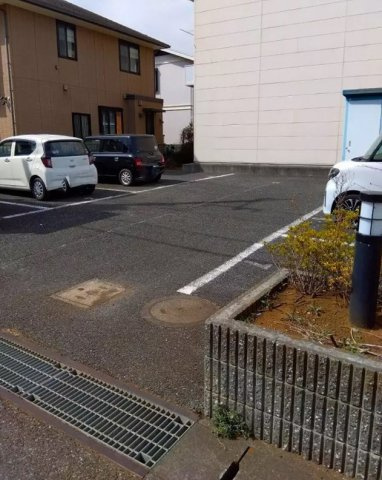 レオパレススプリングＡの駐車場