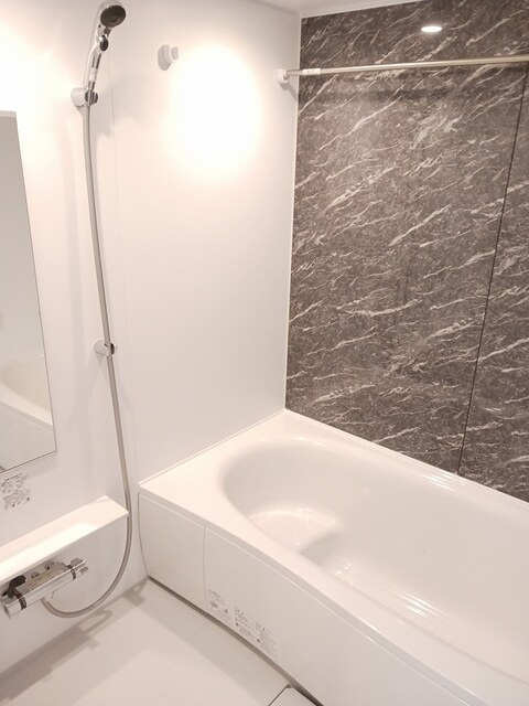 ハリーズコートＡの浴室|バス