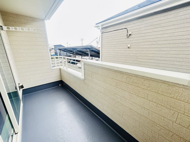新築　前橋市南町2丁目　Heartful　Town　A号棟のバルコニー|現地写真　インナーバルコニーで少しの雨なら濡れずにすみます。天気が怪しいけど…という悩みも解消ですね!									

