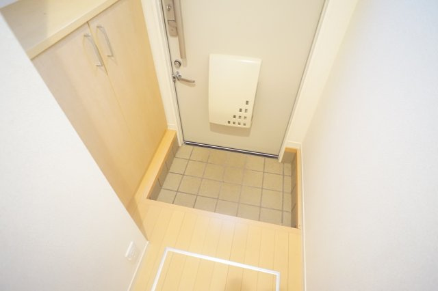 グランヒルミワＡ棟の玄関