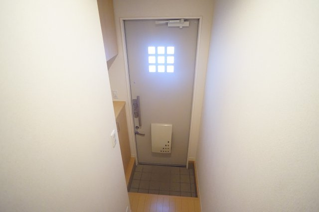 グランヒルミワＡ棟の玄関