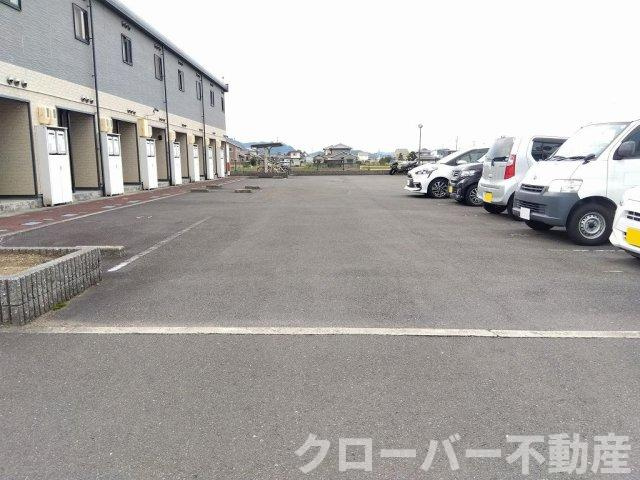 レオパレス西汐入リバーサイドの駐車場