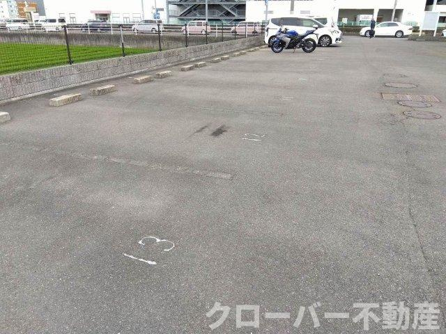 レオパレス西汐入リバーサイドの駐車場