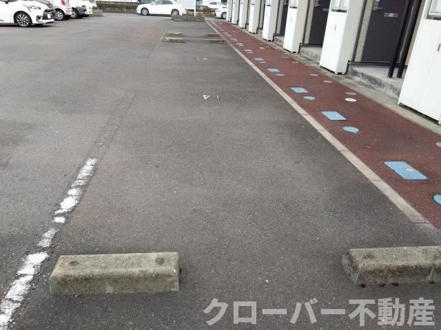 レオパレス西汐入リバーサイドの駐車場