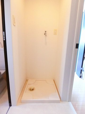 【その他】 | アトレ三田 | ※参考写真※脱衣所にある室内洗濯機置き場です♪室内に置けるので洗濯機が傷みにくい☆