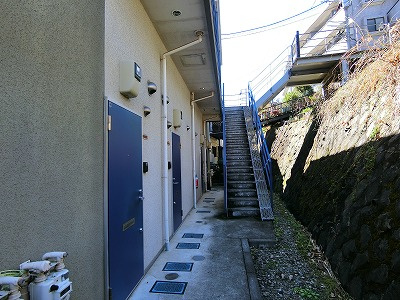 【その他共用部分】 | アトレ三田 | 共用廊下です♪雨に濡れずにお部屋に入ることができ、荷物が多い日も便利ですね☆