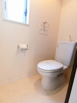 【トイレ】 | アトレ三田 | ※参考写真※人気のバストイレ別です♪窓のあるトイレで換気もOK☆嫌なニオイがこもりません♪