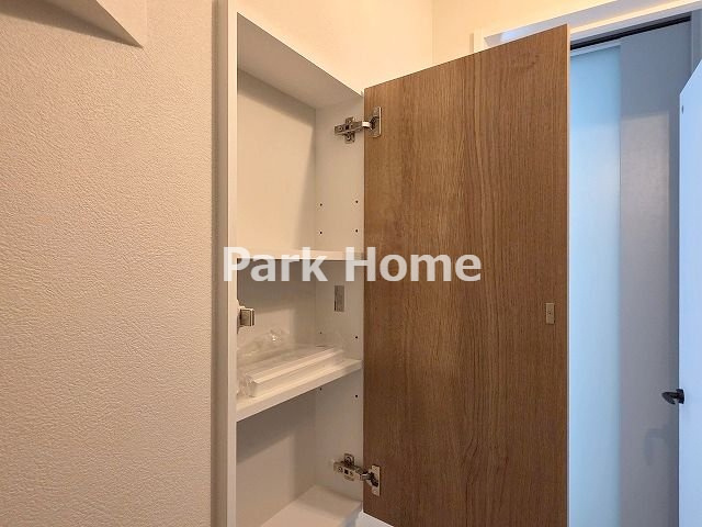 高知市介良乙　新築戸建ての収納|１F:トイレ収納棚