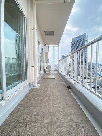 横浜市神奈川区金港町の賃貸マンションのバルコニー