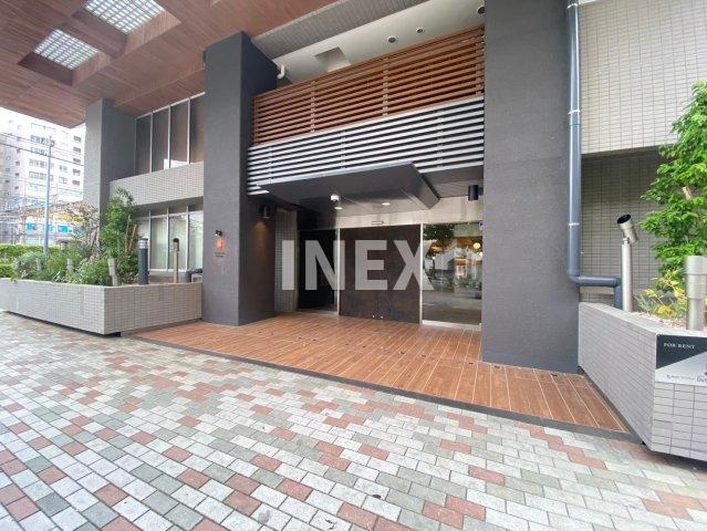 横浜市神奈川区金港町の賃貸マンションのエントランス
