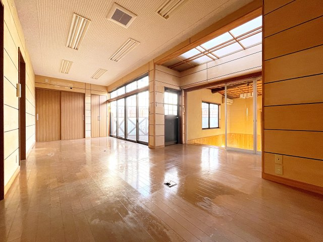 郡山市安積町笹川　事務所兼平屋住宅　安積第三小・安積第二中の洋室