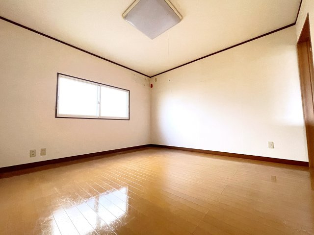 郡山市安積町笹川　事務所兼平屋住宅　安積第三小・安積第二中の洋室