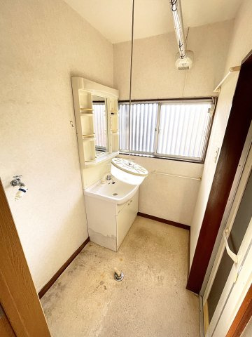 郡山市安積町笹川　事務所兼平屋住宅　安積第三小・安積第二中の洗面所