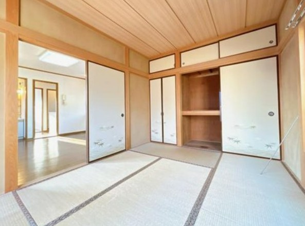 【中古】鶴ヶ島市太田ヶ谷中古住宅の和室|2F和室です