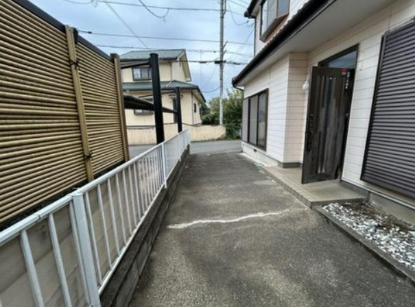 【中古】鶴ヶ島市太田ヶ谷中古住宅の駐車場