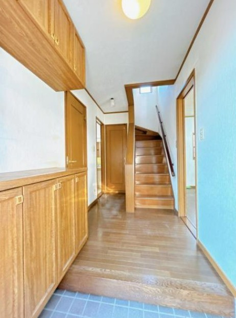 【中古】鶴ヶ島市太田ヶ谷中古住宅の玄関|明るい玄関ホールです！