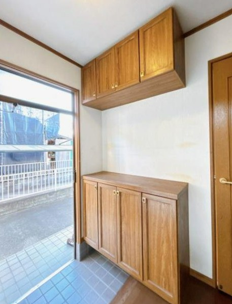 【中古】鶴ヶ島市太田ヶ谷中古住宅の玄関|シューズボックスもたくさん入ります！