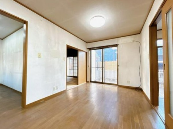 【中古】鶴ヶ島市太田ヶ谷中古住宅の居間・リビング|1F LDKです☆