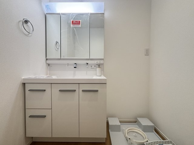 MELDIA西区城西町076②｜名古屋市の戸建ならホームアップの独立洗面台|就寝前や朝の身支度の際など、快適にお使いいただける洗面台