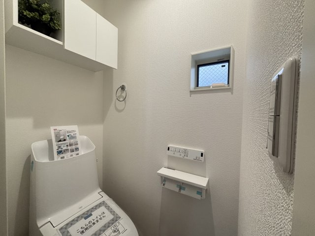 MELDIA西区城西町076②｜名古屋市の戸建ならホームアップのトイレ|2か所にトイレを完備。混み合う朝や来客時も安心の設計！
