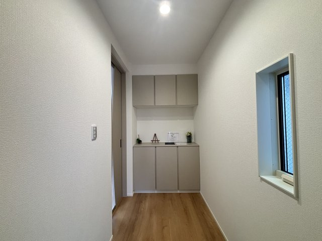 MELDIA西区城西町076②｜名古屋市の戸建ならホームアップの玄関|大容量のシューズボックスで、散らかりがちな玄関もスッキリ。