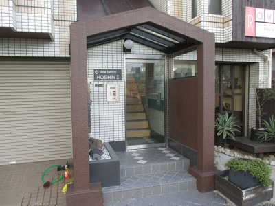 【エントランス】 | ベルメゾン豊新２ | 落ちついた外観にマッチしたエントランスです