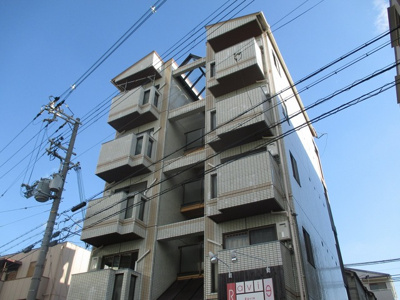 【外観】 | ベルメゾン豊新２ | 建物の個性を主張するシックな外観です