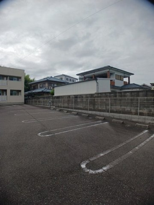 【駐車場】 | ボンヌ・シャンス | 駐車スペースもあります