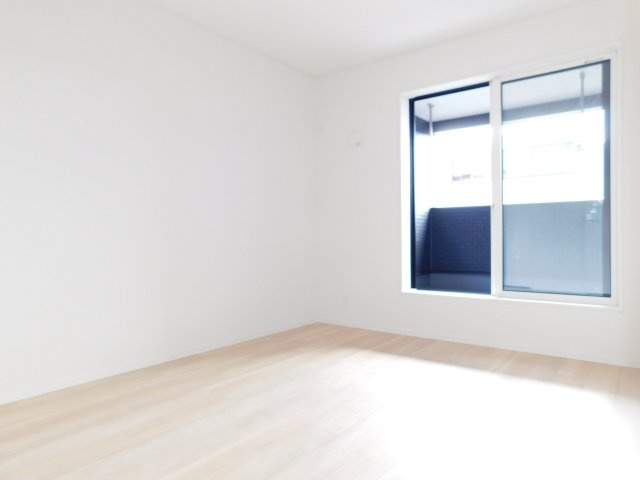 名古屋市北区喜惣治２丁目の新築一戸建の洋室|◇洋室◇　　南面で明るい洋室６．５帖　全居室収納完備！　バルコニー利用可♪　