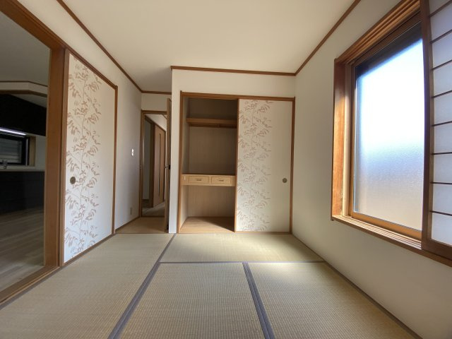 入間市下藤沢3丁目中古戸建の和室|リビングとつながる和室は客間や子供の遊び場としても活躍！家事や育児の合間にほっと一息つける癒しの空間です★
