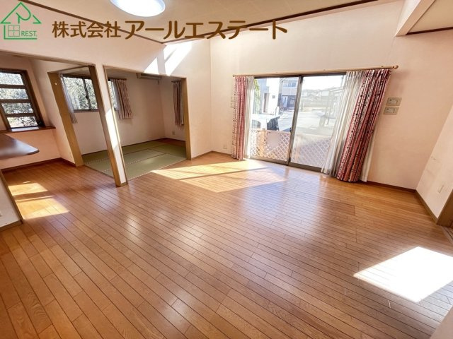 加古川市東神吉町西井ノ口　　JR「宝殿駅」徒歩16分の居間・リビング