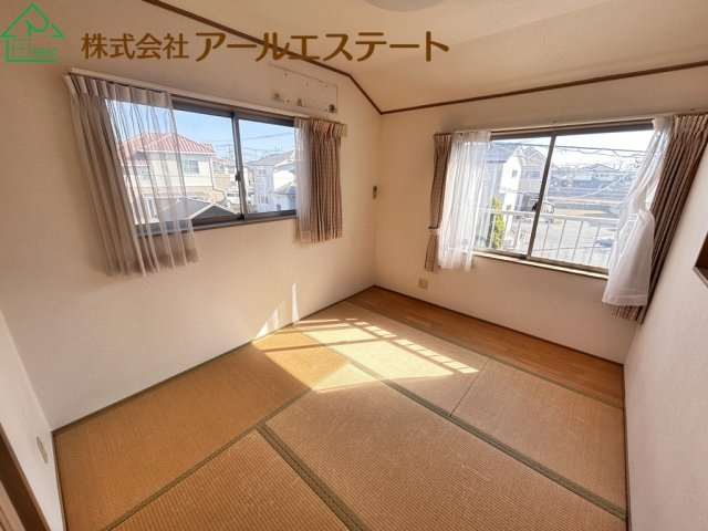 加古川市東神吉町西井ノ口　　JR「宝殿駅」徒歩16分の和室
