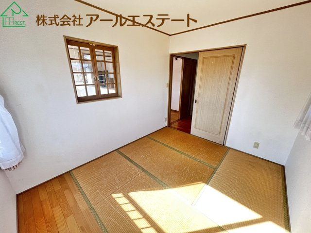 加古川市東神吉町西井ノ口　　JR「宝殿駅」徒歩16分の和室