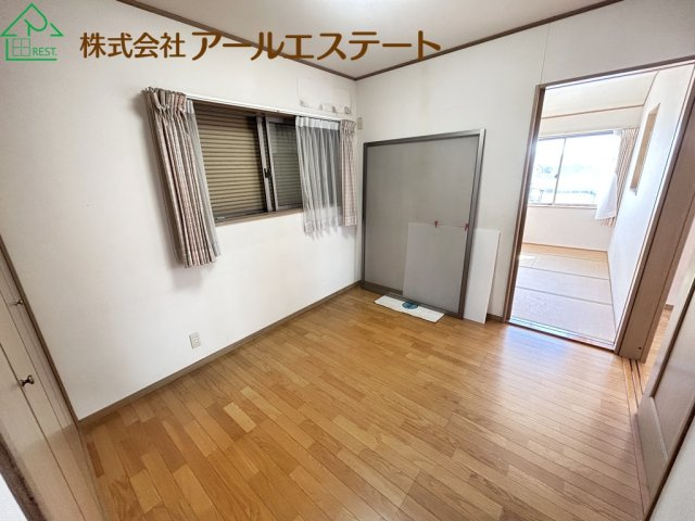 加古川市東神吉町西井ノ口　　JR「宝殿駅」徒歩16分の洋室