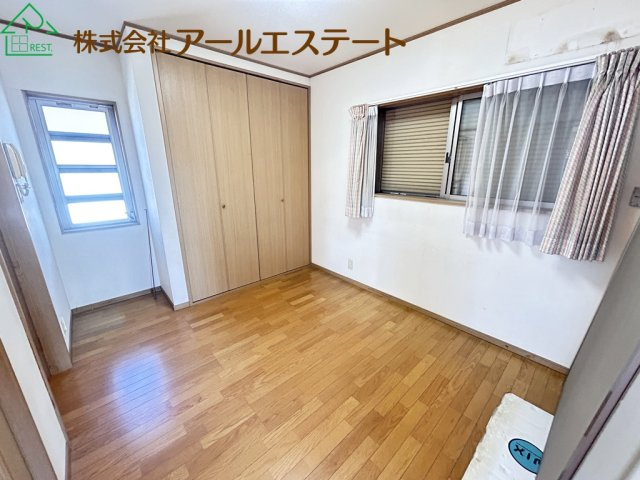 加古川市東神吉町西井ノ口　　JR「宝殿駅」徒歩16分の洋室