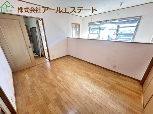 加古川市東神吉町西井ノ口　　JR「宝殿駅」徒歩16分の洋室
