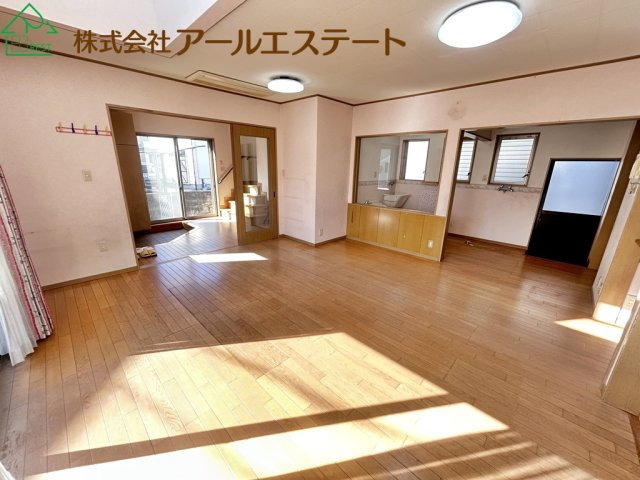 加古川市東神吉町西井ノ口　　JR「宝殿駅」徒歩16分の居間・リビング