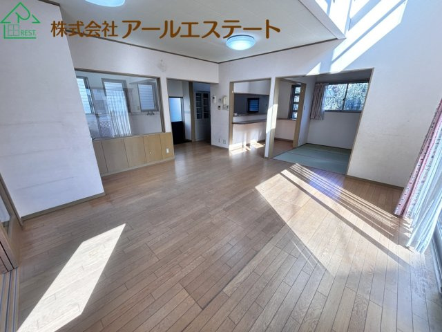 加古川市東神吉町西井ノ口　　JR「宝殿駅」徒歩16分の居間・リビング