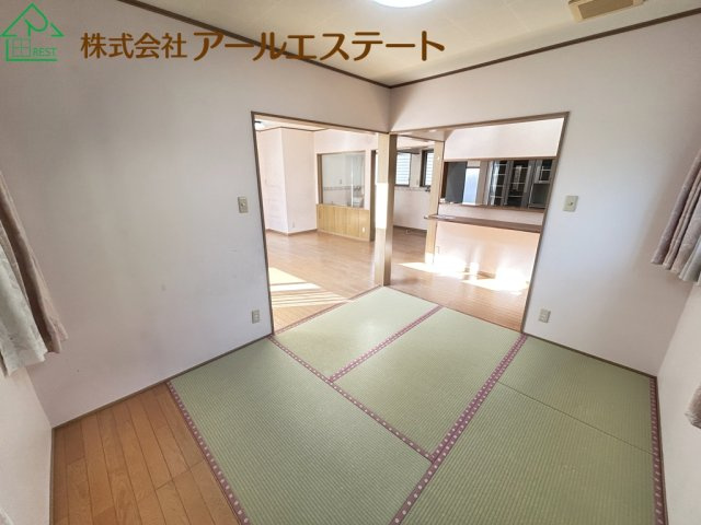 加古川市東神吉町西井ノ口　　JR「宝殿駅」徒歩16分の和室