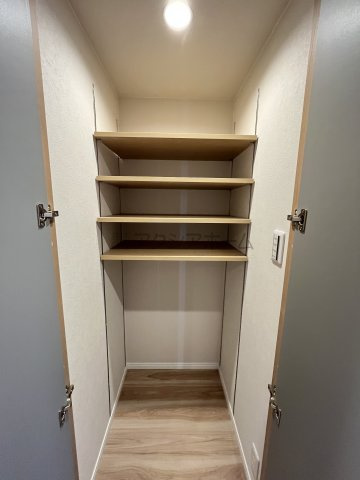 ユアコート入間四季の丘B棟の収納|玄関横の収納スペース