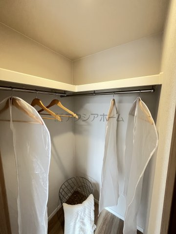 ユアコート入間四季の丘B棟の収納|洋室6帖のウォークインクローゼット