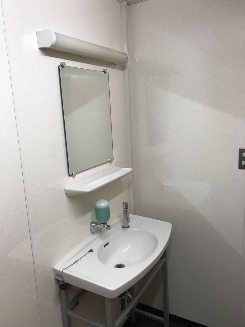 銀座松楠ビルの洗面所|広い洗面スペース