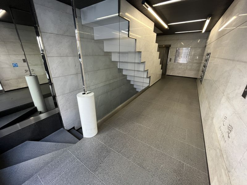 第２１中央ビルのエントランス|建物の内部です