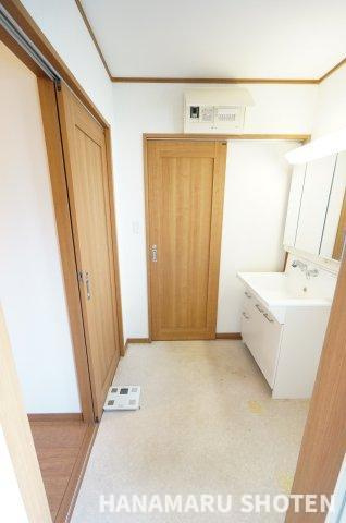 中古　千葉市若葉区加曽利町の洗面所|＊当日ご案内可＊ご希望の物件まとめてご案内！弊社が掲載していない物件でもOK♪お気軽にご相談ください ♪お電話でのお問合わせがスムーズ♪