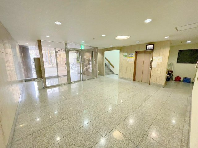 フローライト新大阪のエントランス