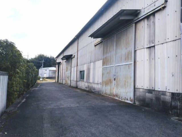 龍泉貸倉庫の外観